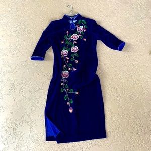 Blue velvet flowers Asian style dress
